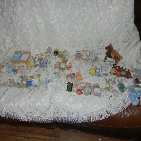 Calico Critters Doll Collection Sylvanian Families Rare Large family lots - Picture 1 of 16